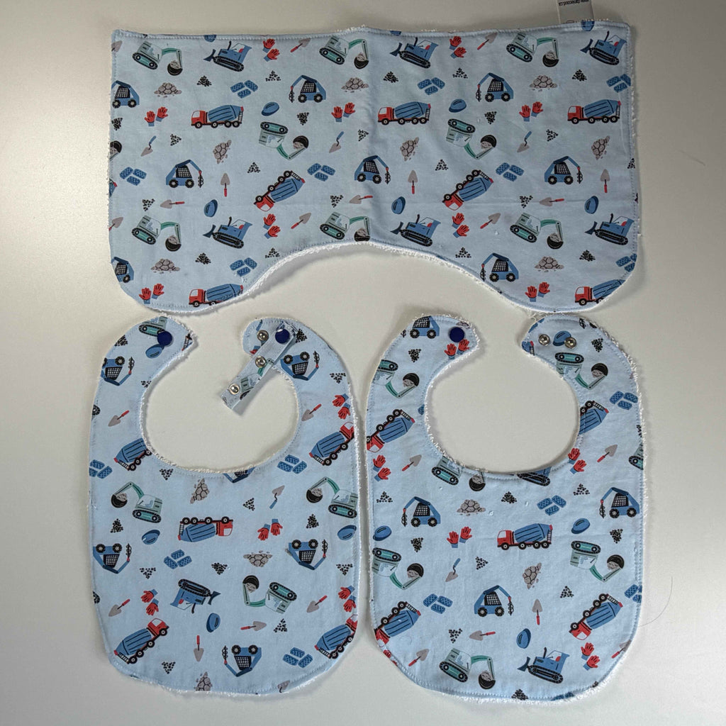 Ensemble de 2 bavoirs et serviette à rots pour 0 à 6 mois - Style au choix