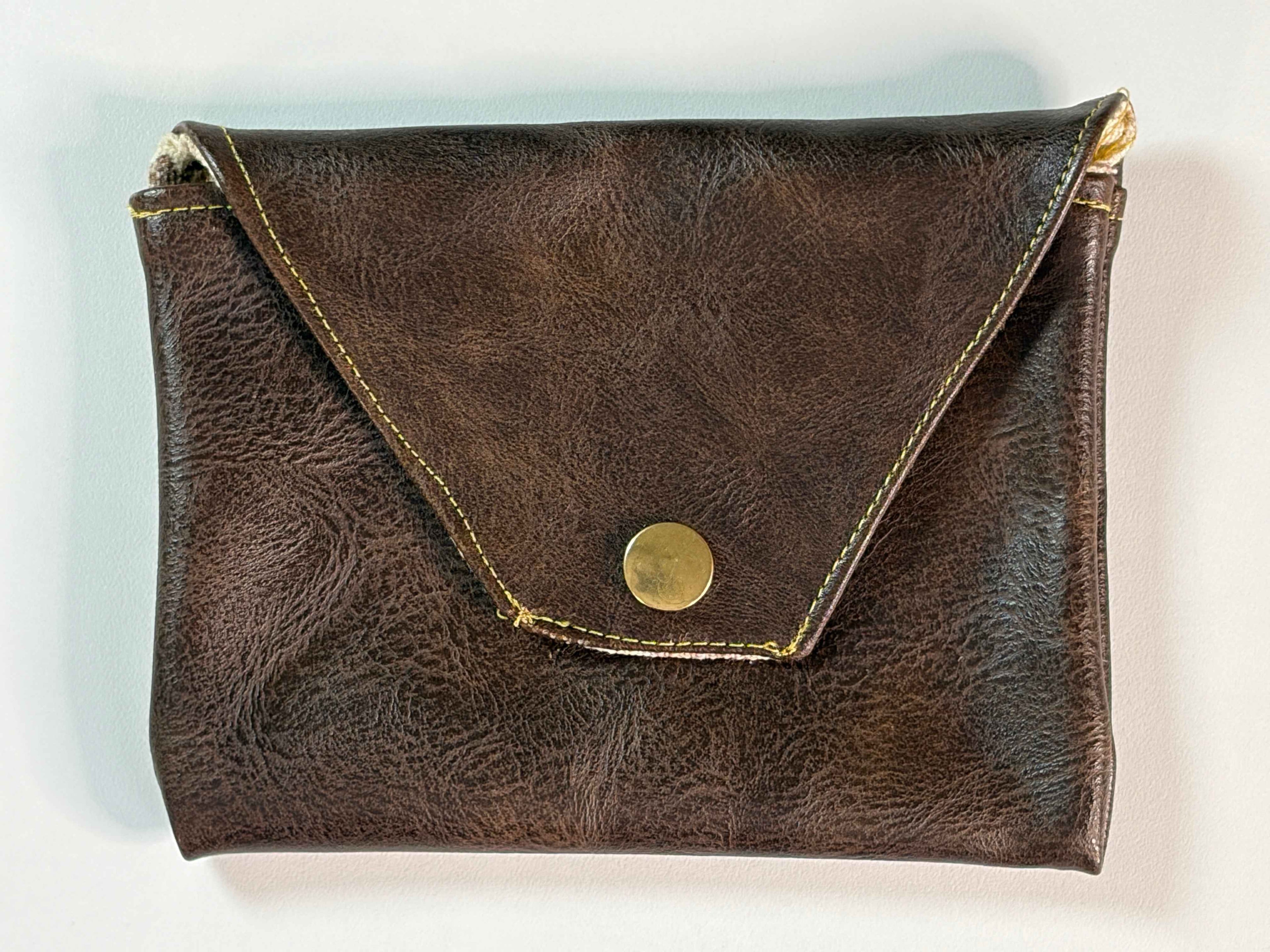 Étui pour serviette sanitaire cuir synthétique - Style au choix