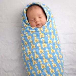 Doudou emmailloteuse en flanelle de coton pour bébé – Daniecoud